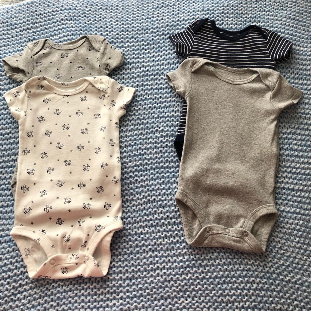 Carter’s onesies 4 pc bundle size 3 months
